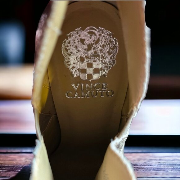 NWT VINCE CAMUTO ( 8M) FAMHIDA LEATHER Snake Skin Booties - Picture 9 of 10